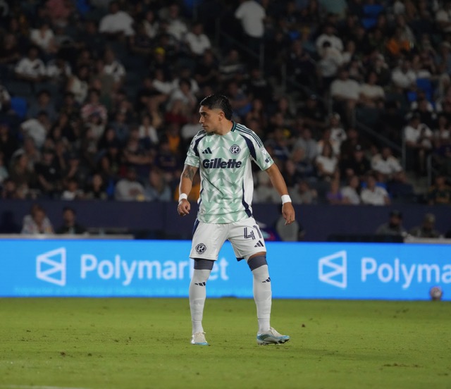 Los Revs caen 2-1 ante la Galaxia en Los Angeles