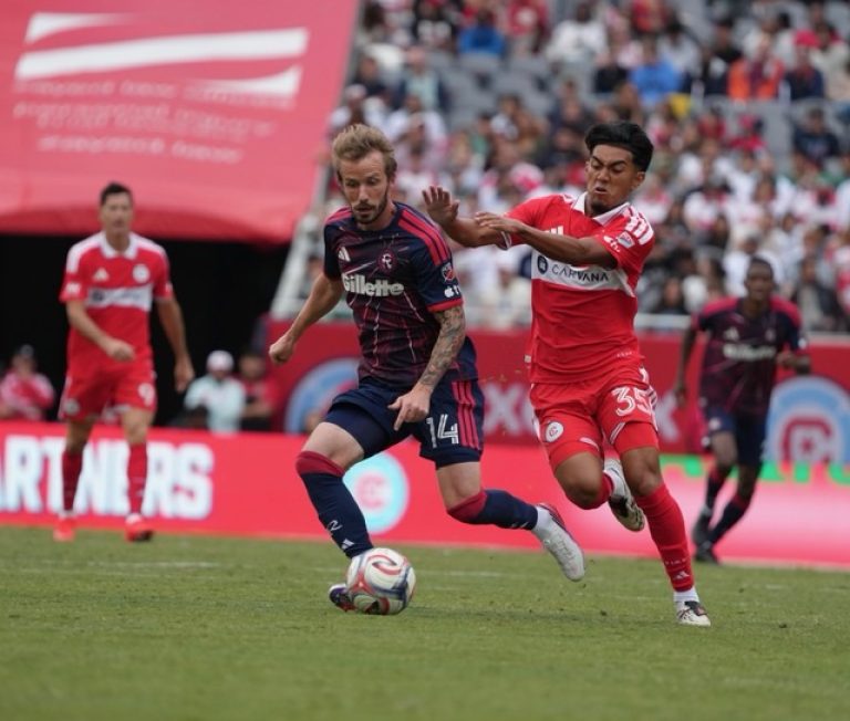 ¡Triunfazo de los Revs en Chicago ante el Fire!
