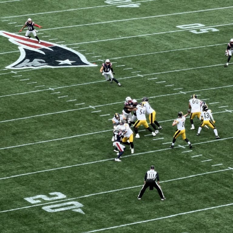 Encabezados por una cátedra defensiva, los Patriots castigaron a Aaron Rodgers y a los Steelers